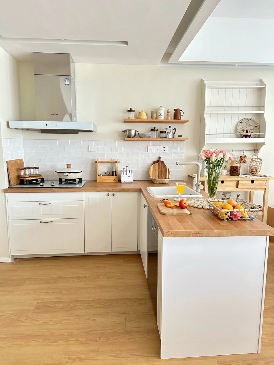 花7天时间改造的新厨房,终于实现了我的梦中情厨🧡 原先的厨房和格