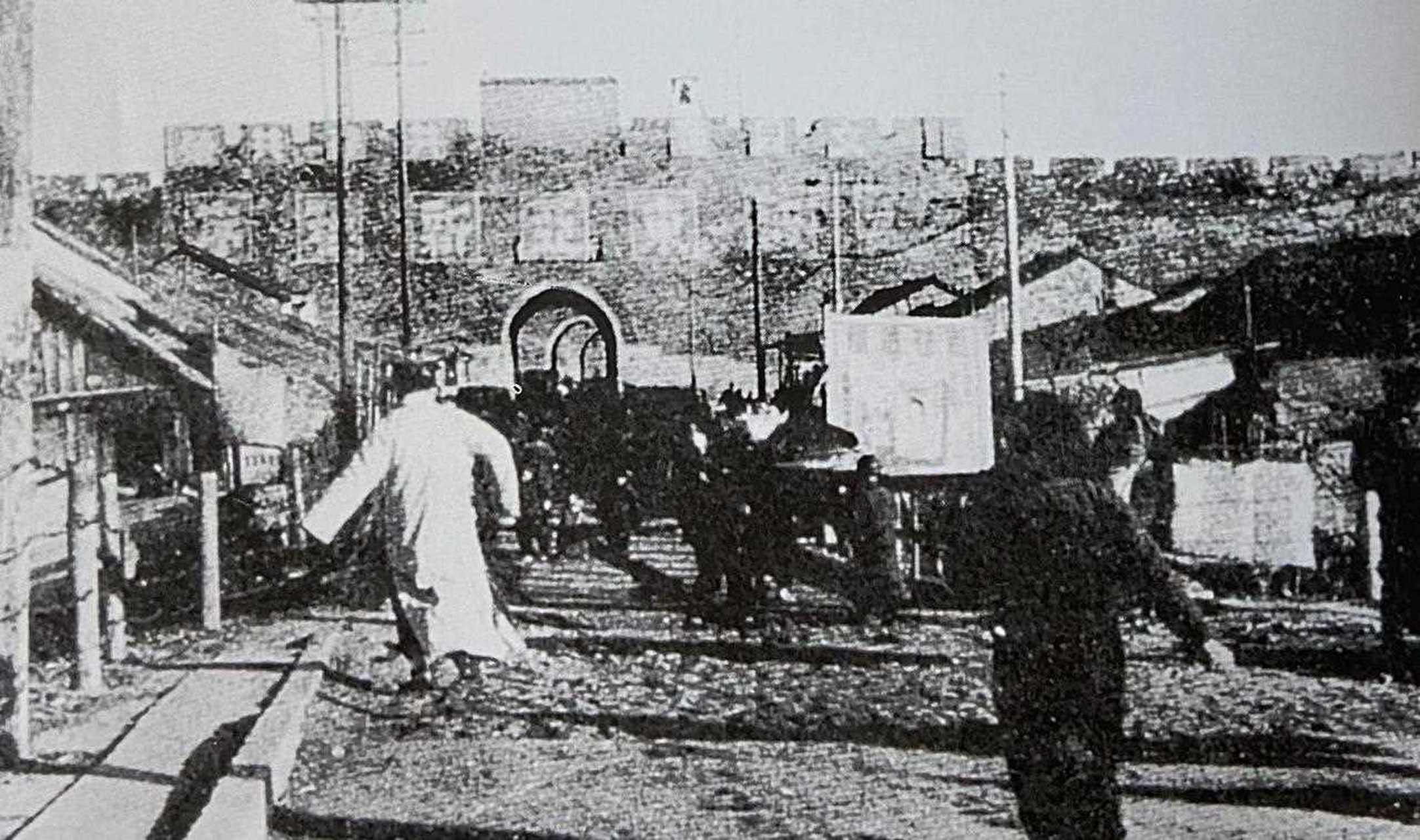 南京旧影 水西门[哟]        明朝时称三山门,又称龙光门.