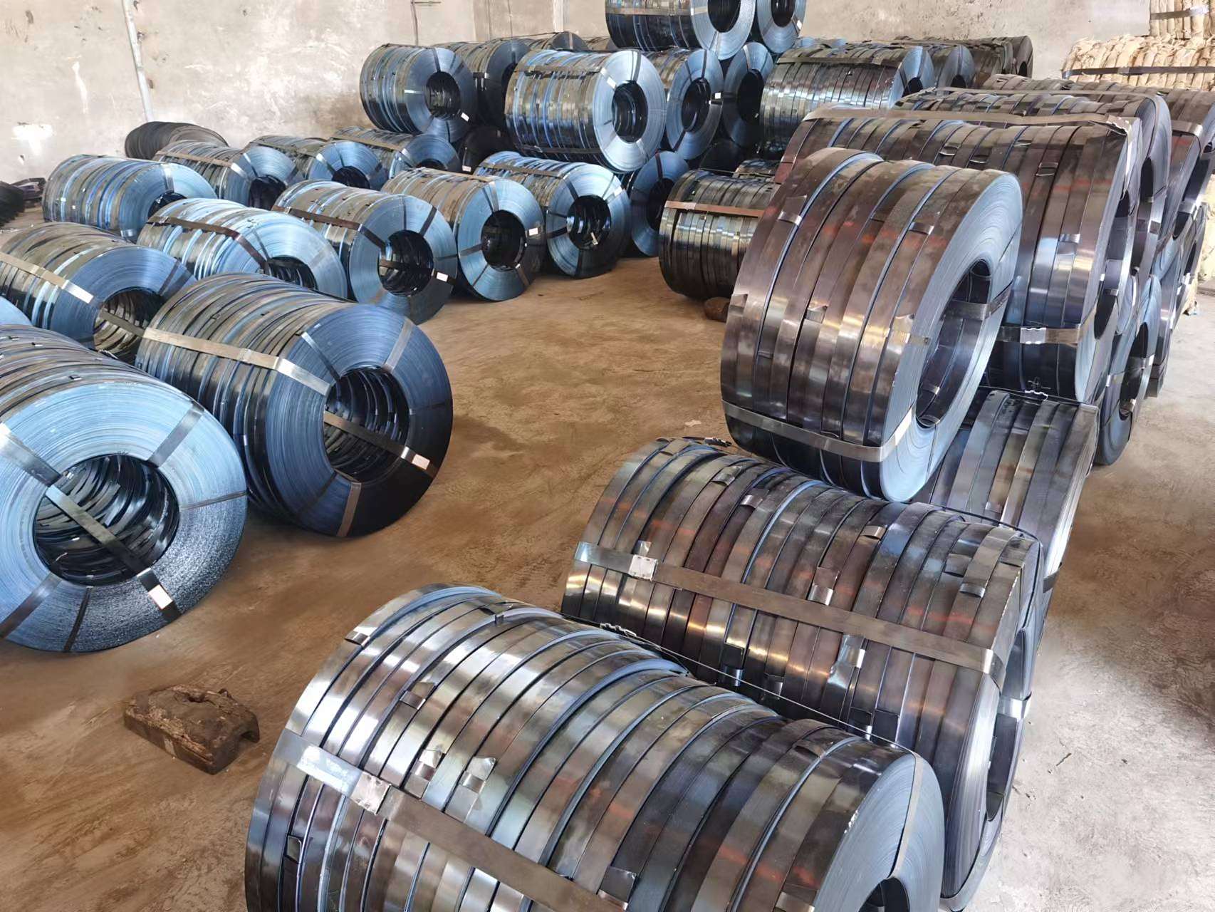 烤蓝打包带##打包带# 烤蓝铁皮打包钢带厂,铁皮打包带厂家哪家好