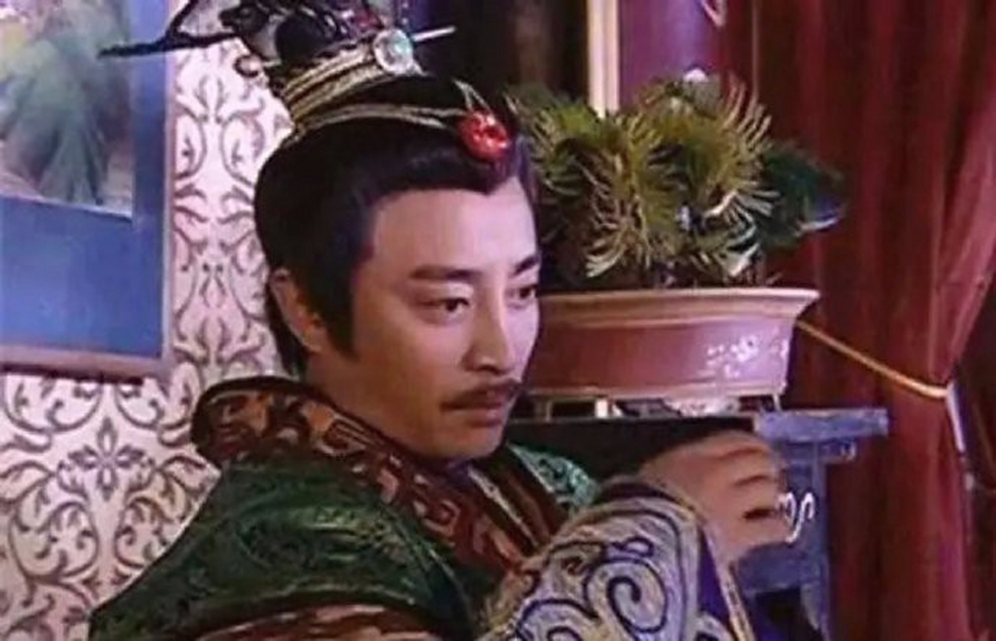 公元934年,16岁的孟昶继位,一群老臣宿将不服:孟知祥死了,皇位应该