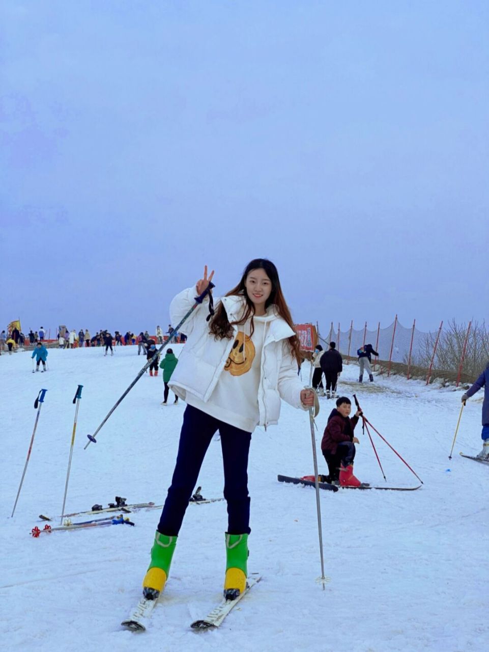 坐标:安阳天之瑶滑雪场 滑雪场不大,只有一个初级坡道[暗中观察 有