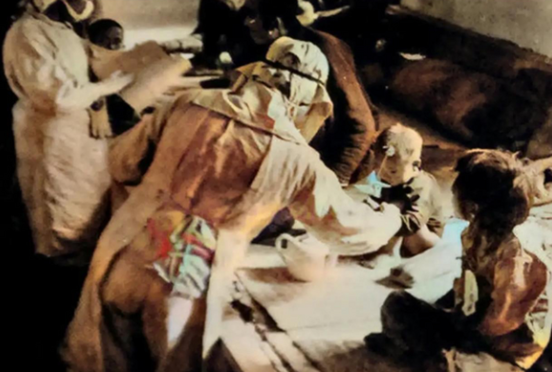 历史老照片: 满洲七三一部队,在利用中国婴儿进行细菌实验.