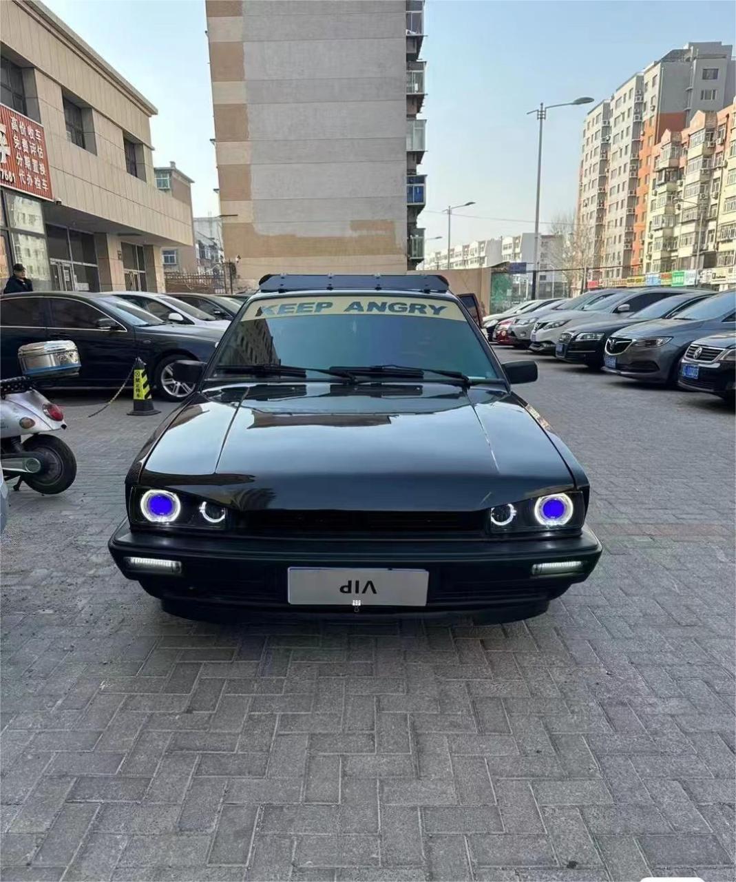 黑武士桑塔纳,全车就喜欢这个机盖子,全网改的最漂亮的,没有之一!