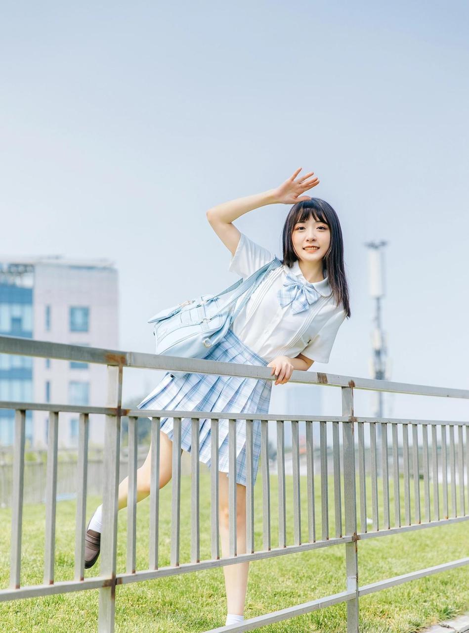 户外清新阳光女孩的jk制服摄影参考~ #中国版chatgpt来了# #娱乐最