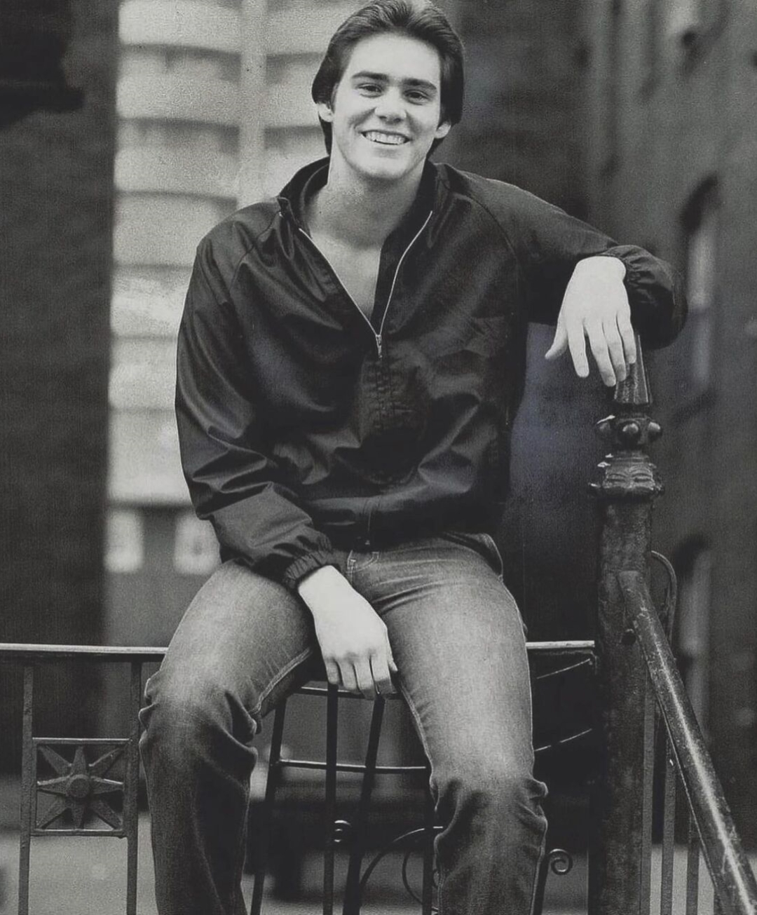 青春岁月:19岁金·凯瑞的崛起之路