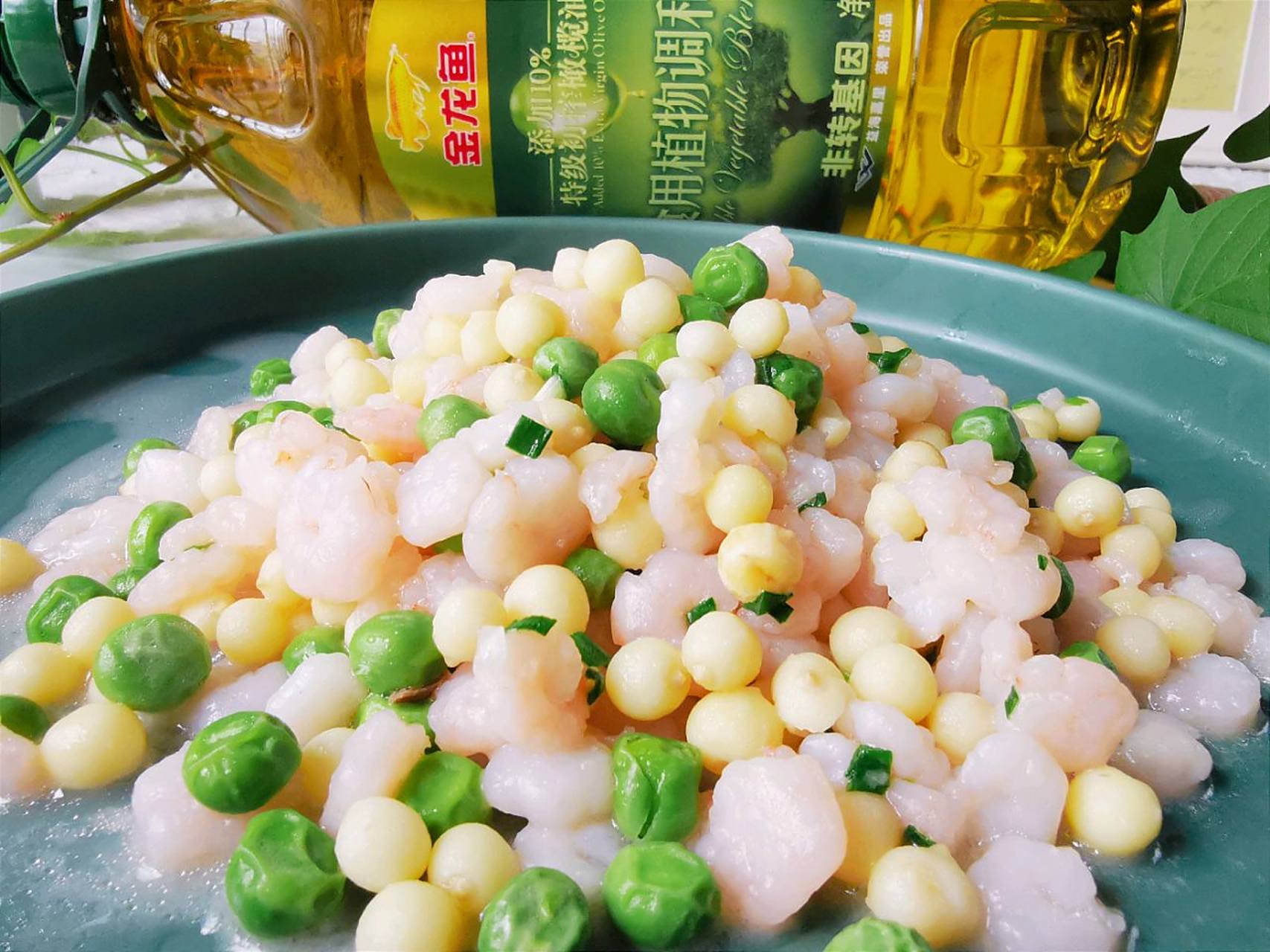 江南鸡头米炒虾仁 江南这个时节独有的鸡头米,软糯q弹,跟新鲜的河虾仁