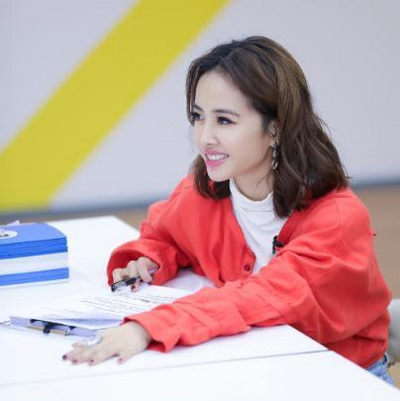 蔡依林参加娱乐节目性感美丽