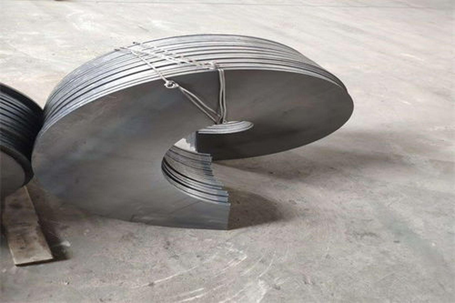 等厚不锈钢螺旋叶片厂家?荥阳豫新建筑机械厂您的可靠合作伙伴!