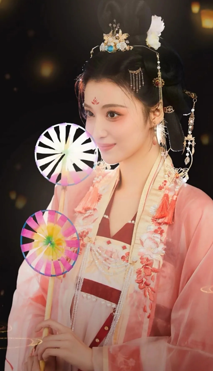 王楚然,五官精致,古装造型美若仙子,简直太美了,笑容甜美