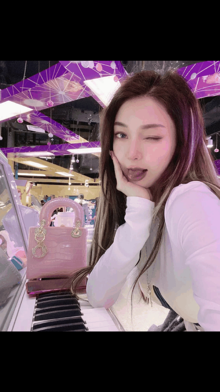 gif创作人# 郭美美在北京有两套豪宅,价值3亿.