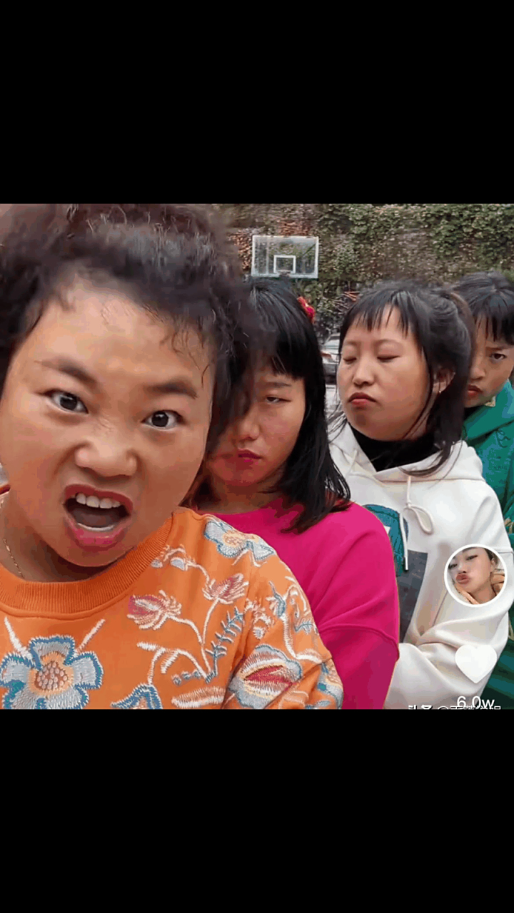 gif创作人# 贵州六盘水的网红小敏敏,每天靠发搞笑视频和直播赚钱