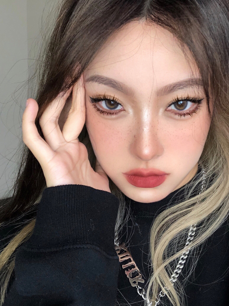 叛逆少女浓颜狐狸眼妆 浓颜系的无眼影妆 有被自己帅到!