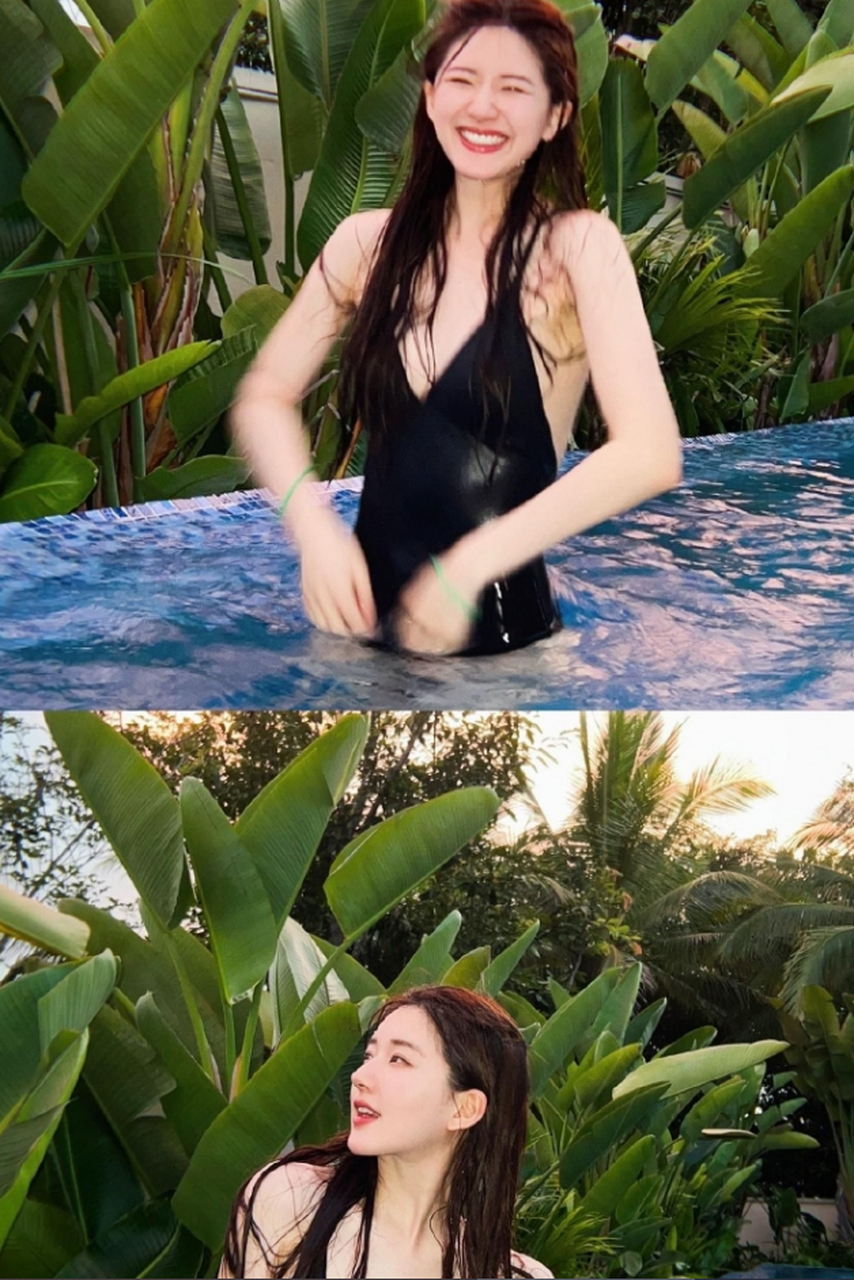 赵露思# 穿深v泳衣欢快戏水 对镜头大笑甜美性感