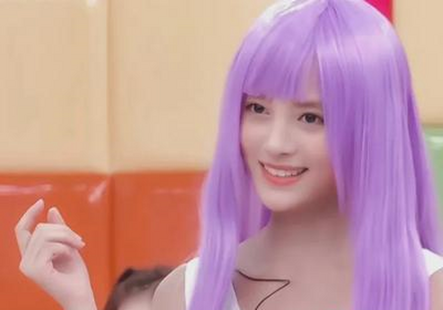 鞠婧祎cos雅典娜旧照,小鞠这个紫发造型也太美了吧![三哈]