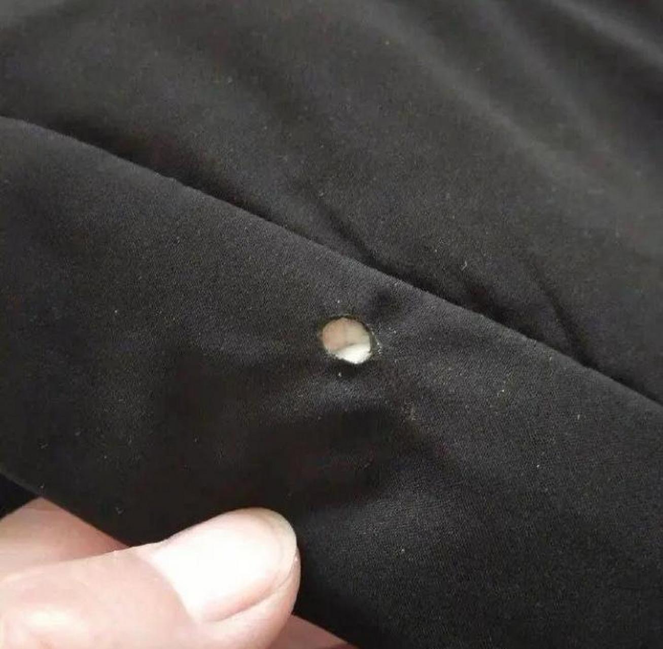 妈妈偷偷的把我破洞的衣服补上了. #趣图搞笑