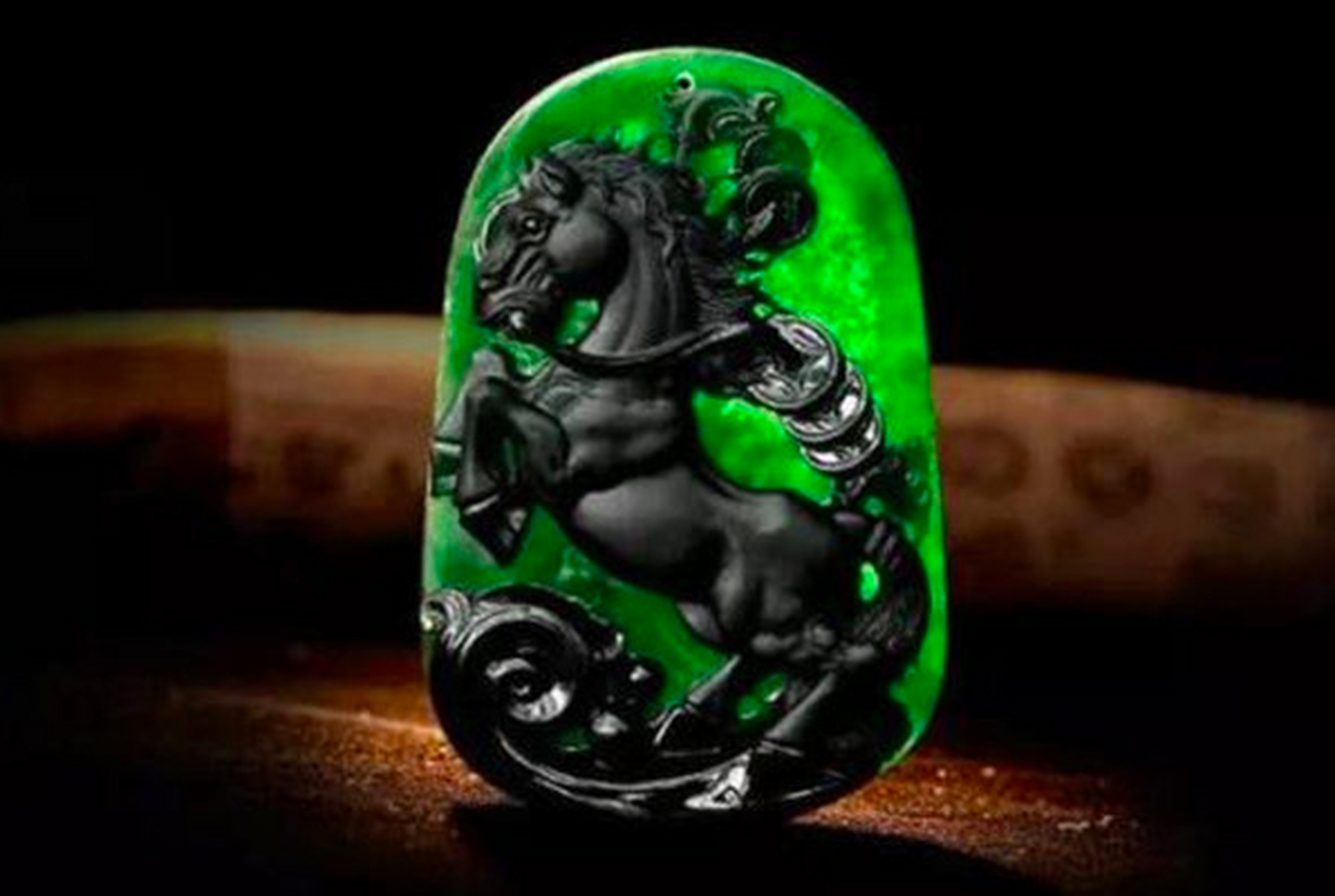 墨翠和其它翡翠相同,它的种水色也有着优劣之分.