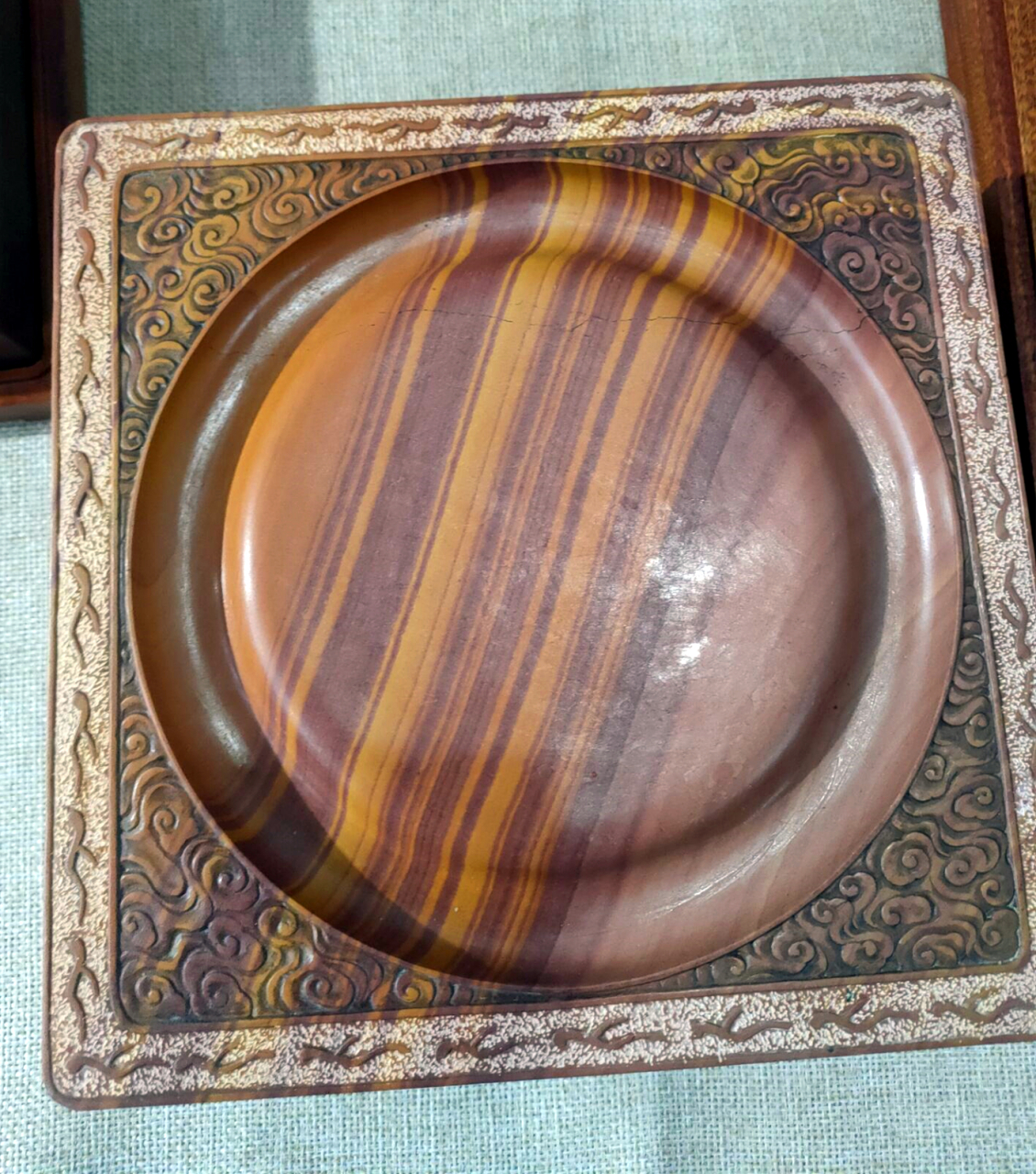 淮南乡土:八公山紫金砚.方圆一体,线纹相衬.