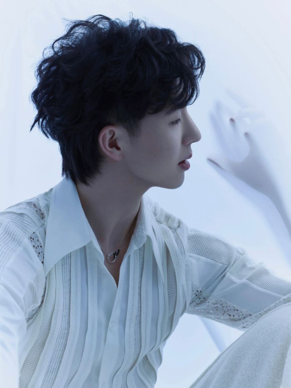 花滑颜值担当王柳组合登杂志 戴情侣项链 冬奥结束后,众多冰雪项目的