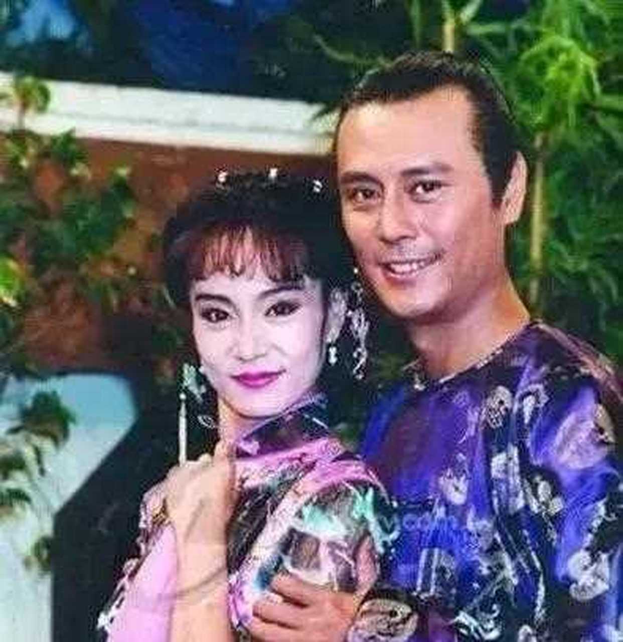 那一年,刘德凯遇到知名配音演员王景平,惊为天人,随后对她展开热烈的