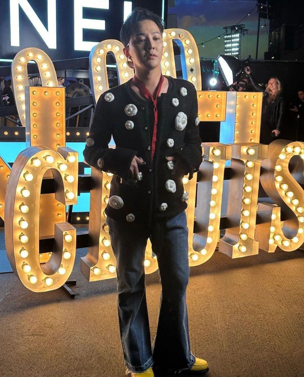 权志龙chanel秀场造型 邻座王一博一同看秀 chanel 2024早春洛杉矶大