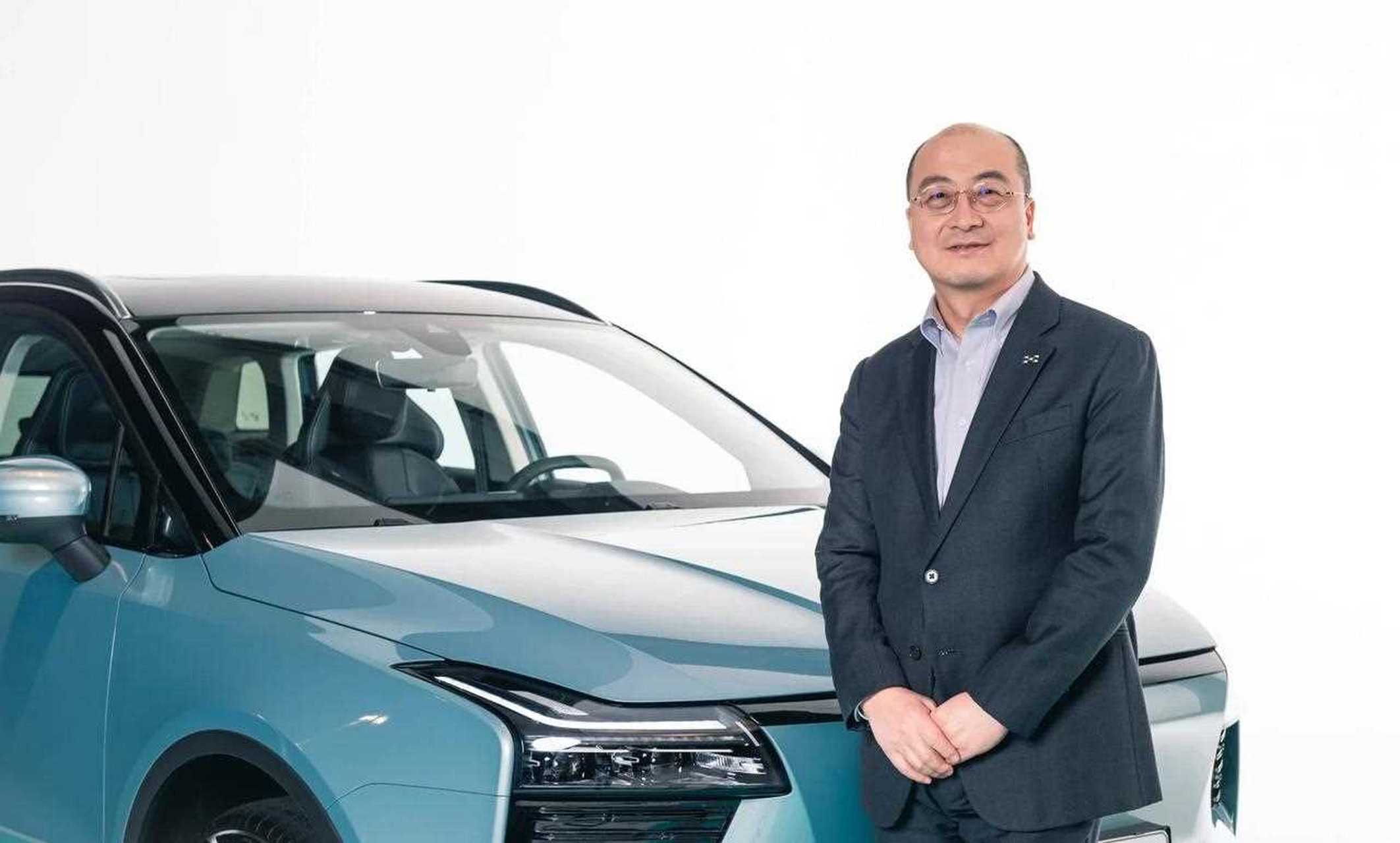 爱驰老总付强带你看日内瓦车展![汗]