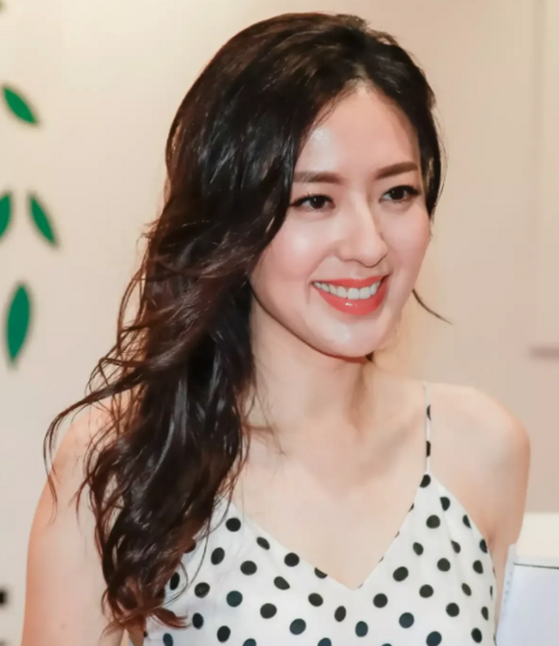 唐诗咏,tvb影视之后,1981年出生,至今未婚,真是女人40一枝花呀!