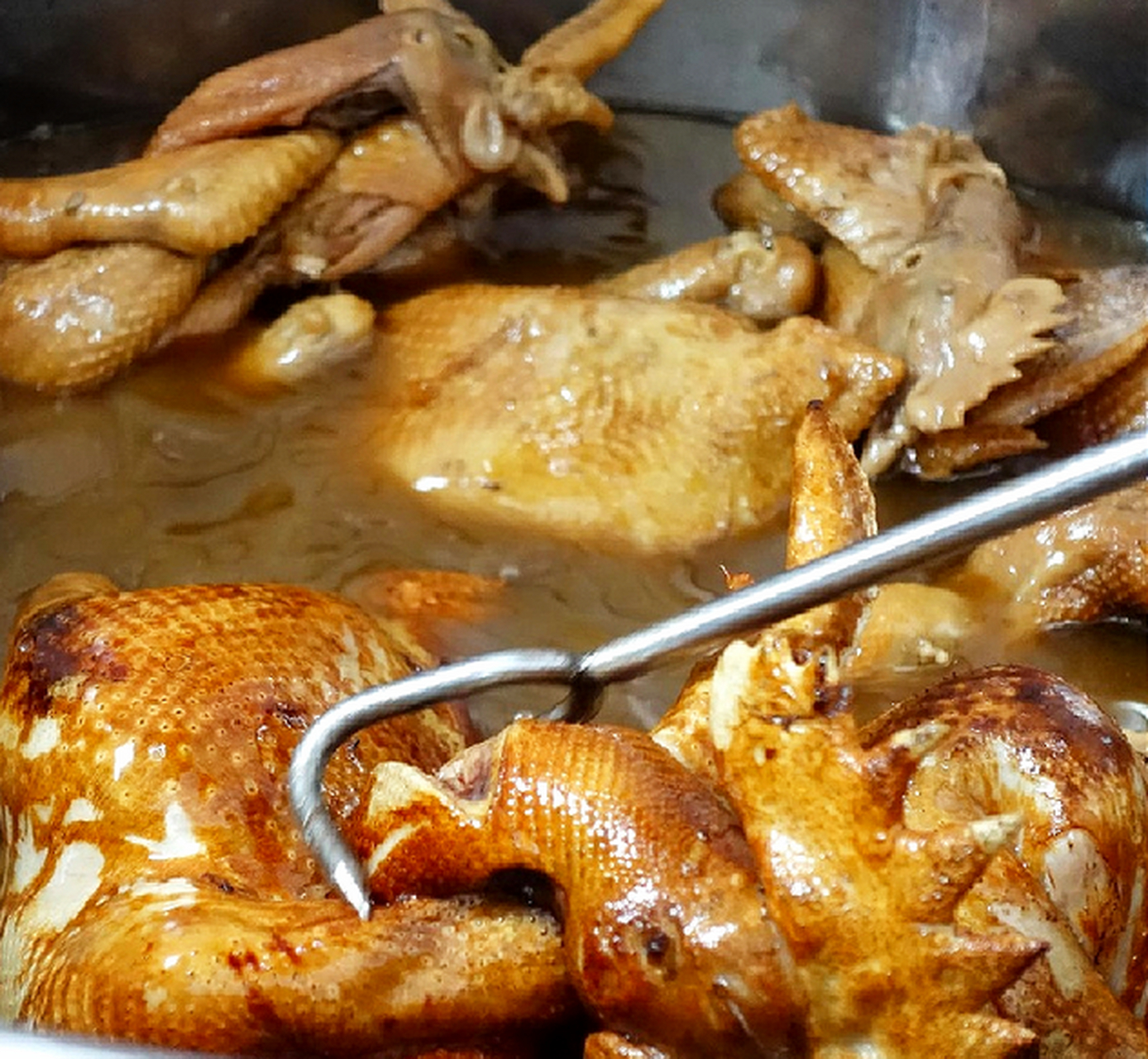 南阳特产——镇平烧鸡 镇平烧鸡,也称镇平侯氏烧鸡.