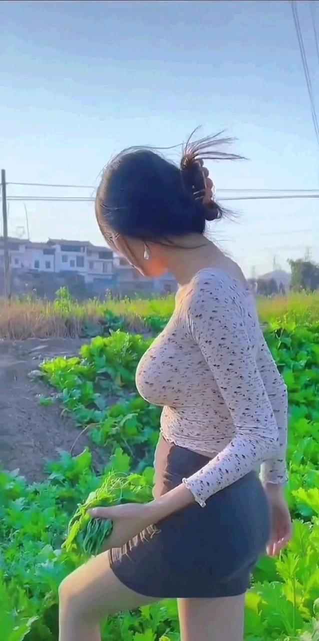 老家的绝世美女就在我们家对面,真的比城里人更有气质[捂脸]