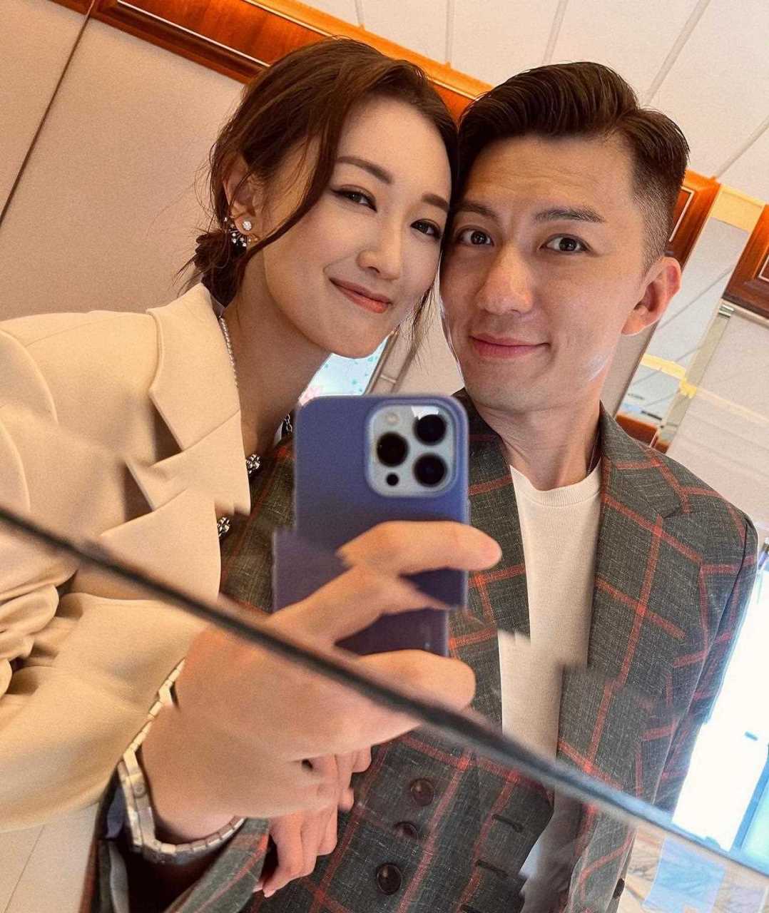 香港著名演员袁伟豪和老婆张宝儿合照,这对夫妻一直都这么恩爱