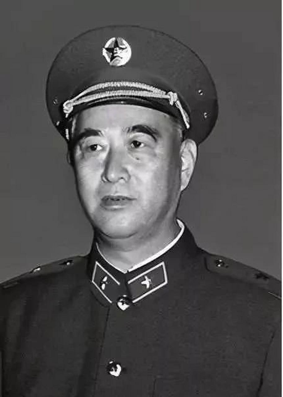 14军军长是张景华,1923年出生于山东汶上,1938年参加八路军,次年入党.