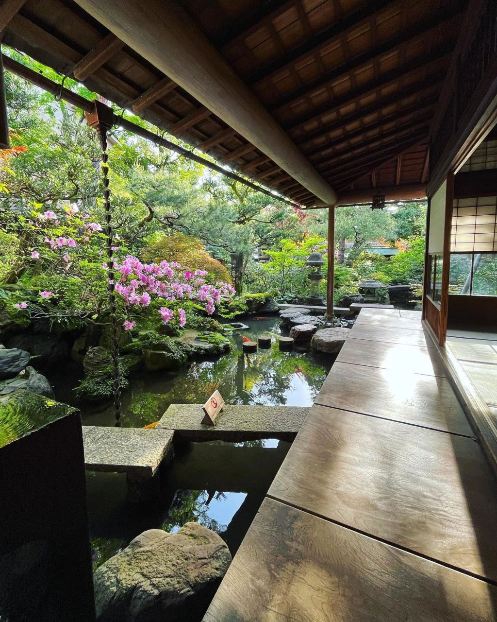 日式庭园分享 日式风格的l型花园 	 日式建筑与日式花园融合的名为"ic