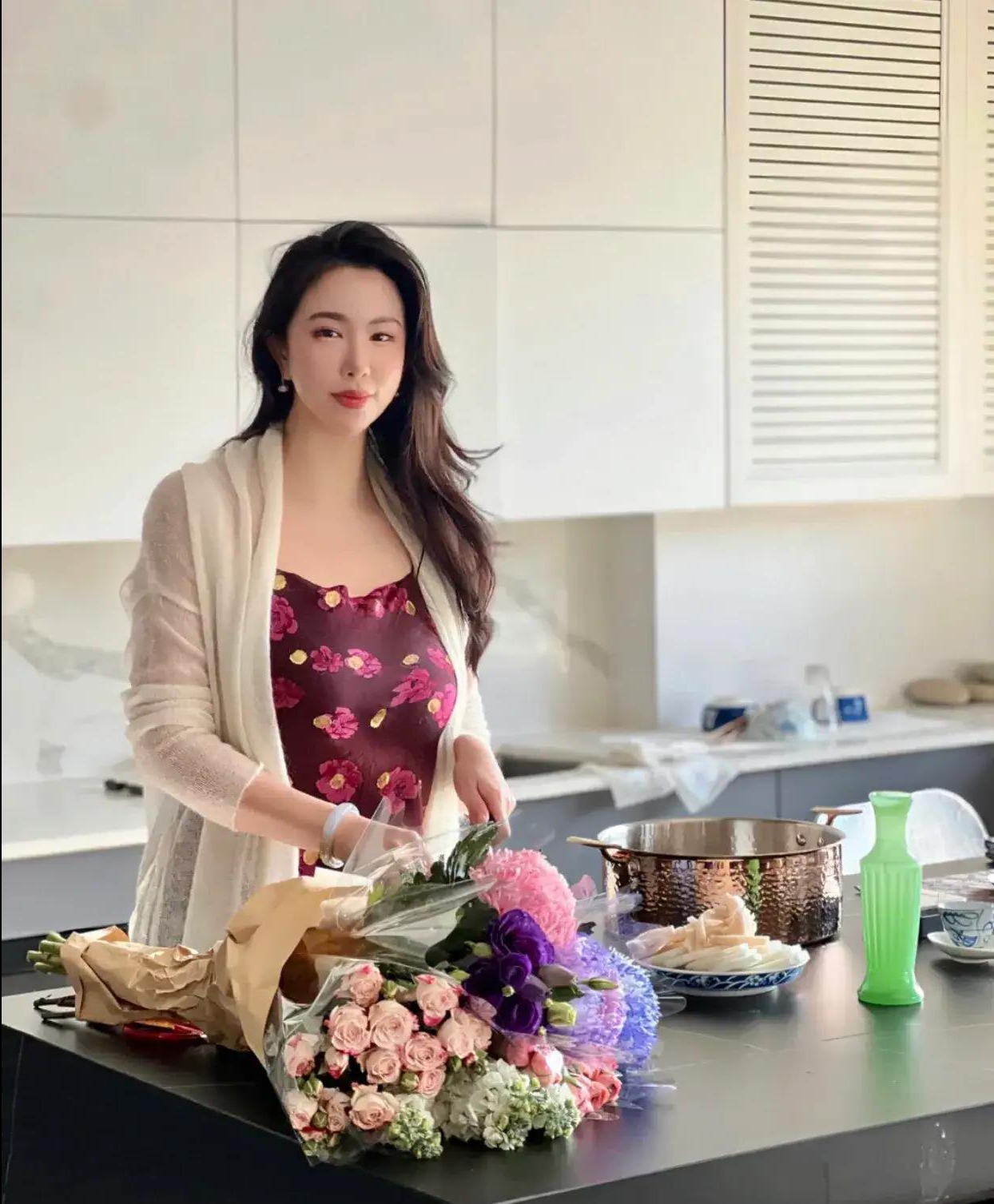 这应该是一个旺夫的漂亮女人