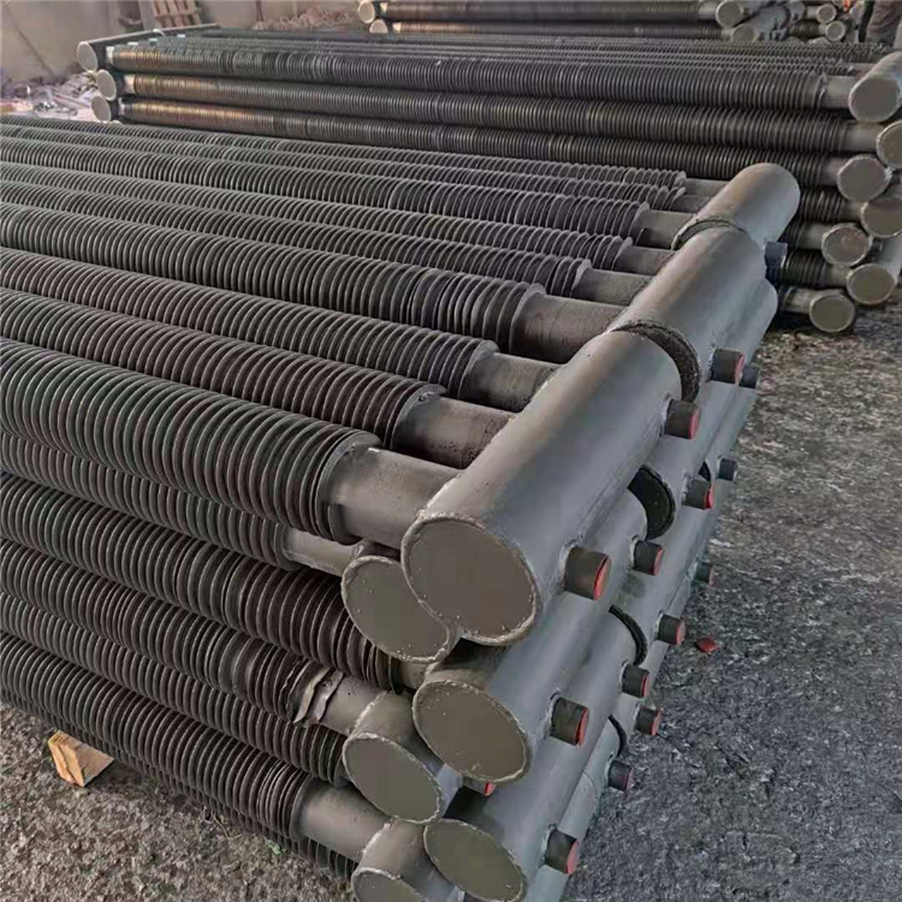 热镀锌圆翼型翅片管散热器 翅片暖气片参数:是在普通元件表面缠绕金属