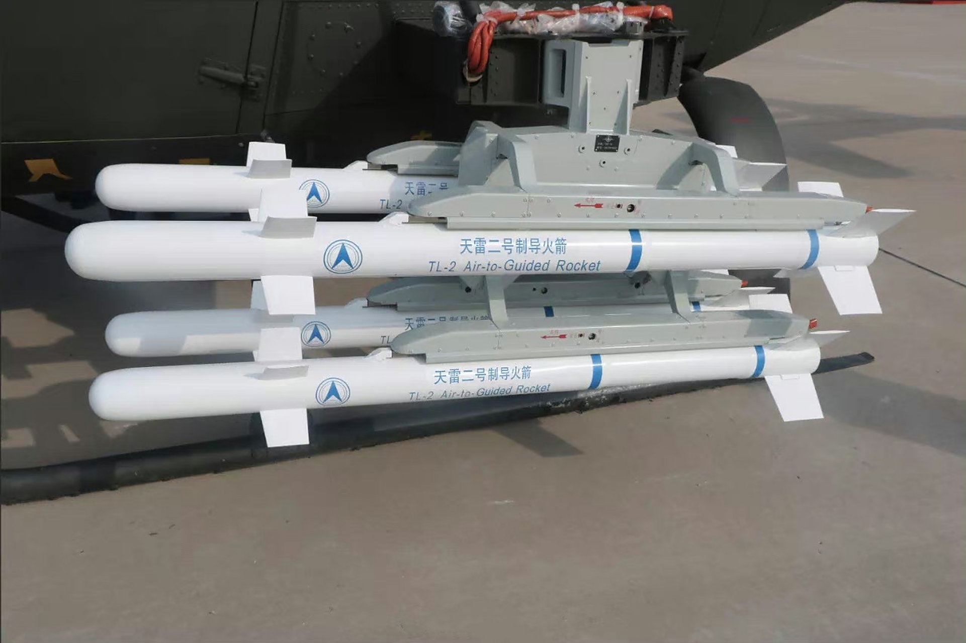 近日,我们对天雷-2小型精确制导导弹进行了一次密集齐射测试,10发天雷