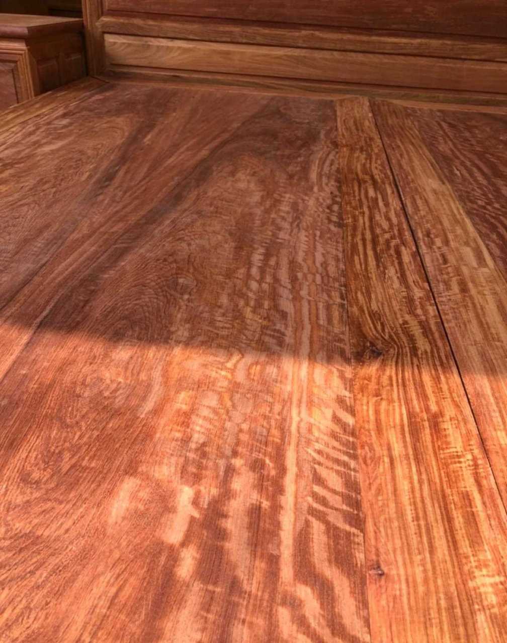 大果紫檀水波纹大床