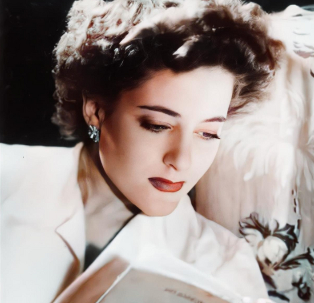 这个惨死的女人,是墨索里尼的情妇克拉拉·贝塔西,墨索里尼在逃亡的路