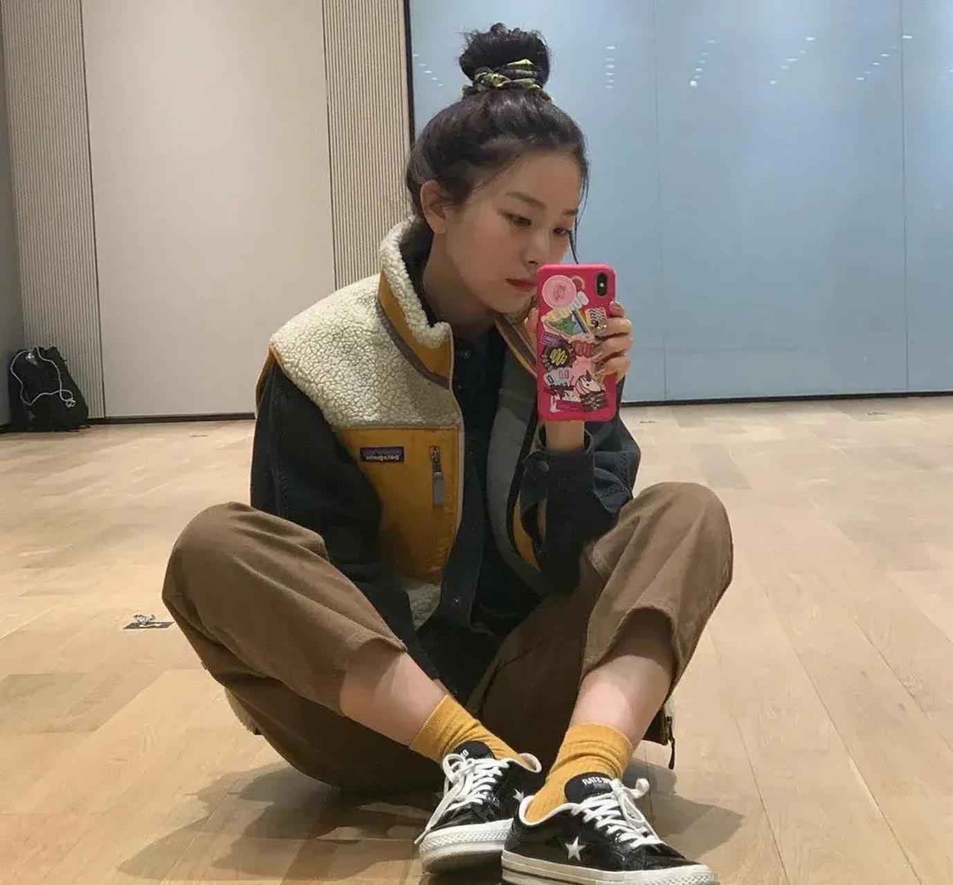 姜涩琪的可爱丸子头