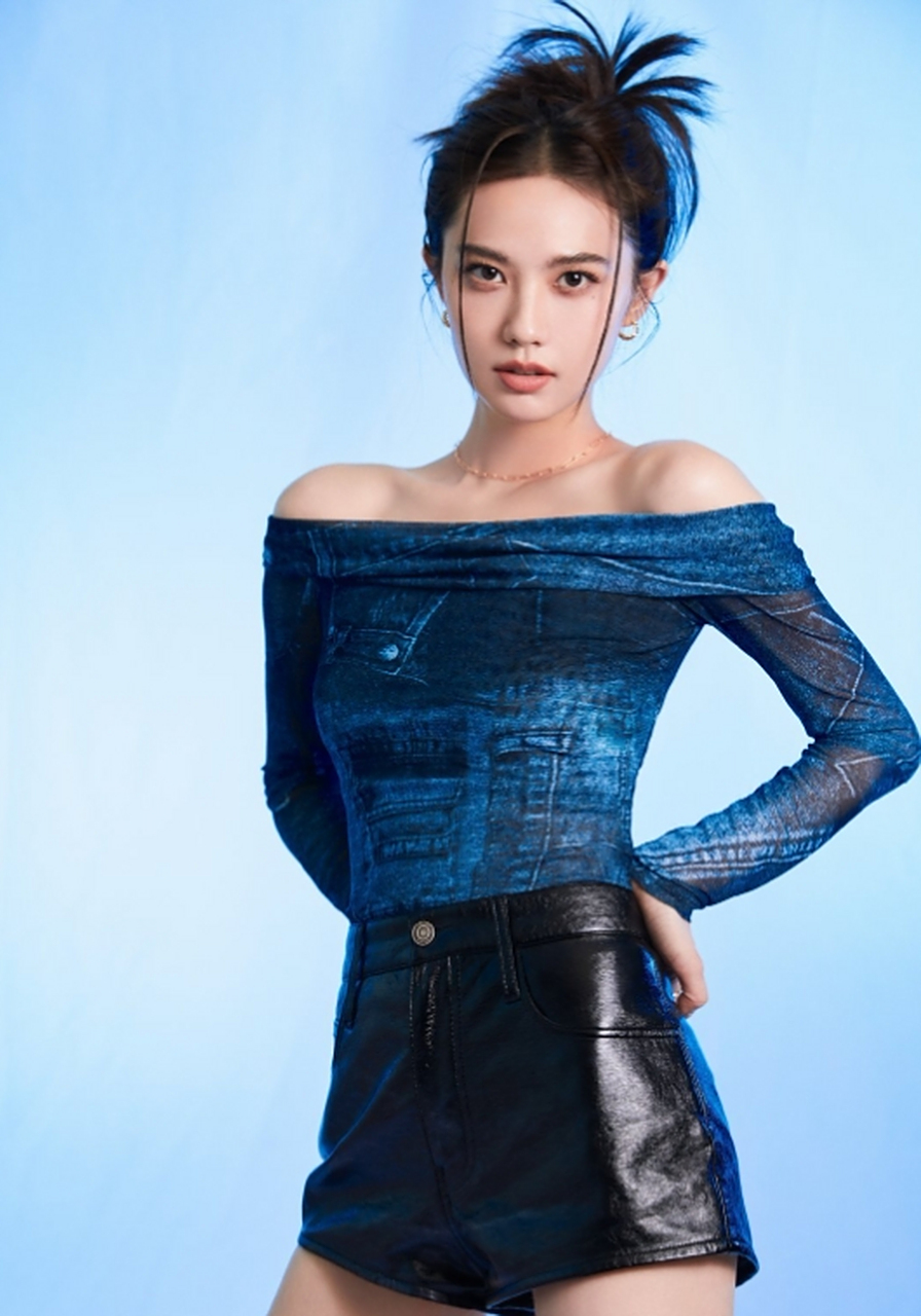 千娇百媚,窈窕曼妙的#姜珮瑶# 肤白貌美的容颜,纤瘦高挑的身材,丰满傲