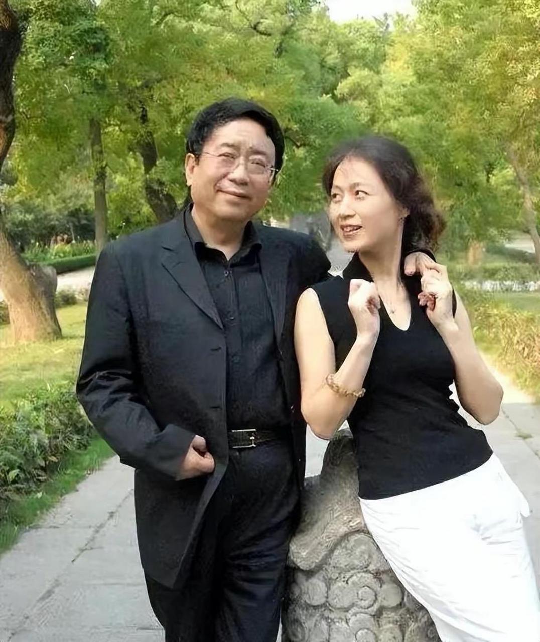 余秋雨和马兰结婚已经28年,但两人却无儿无女.