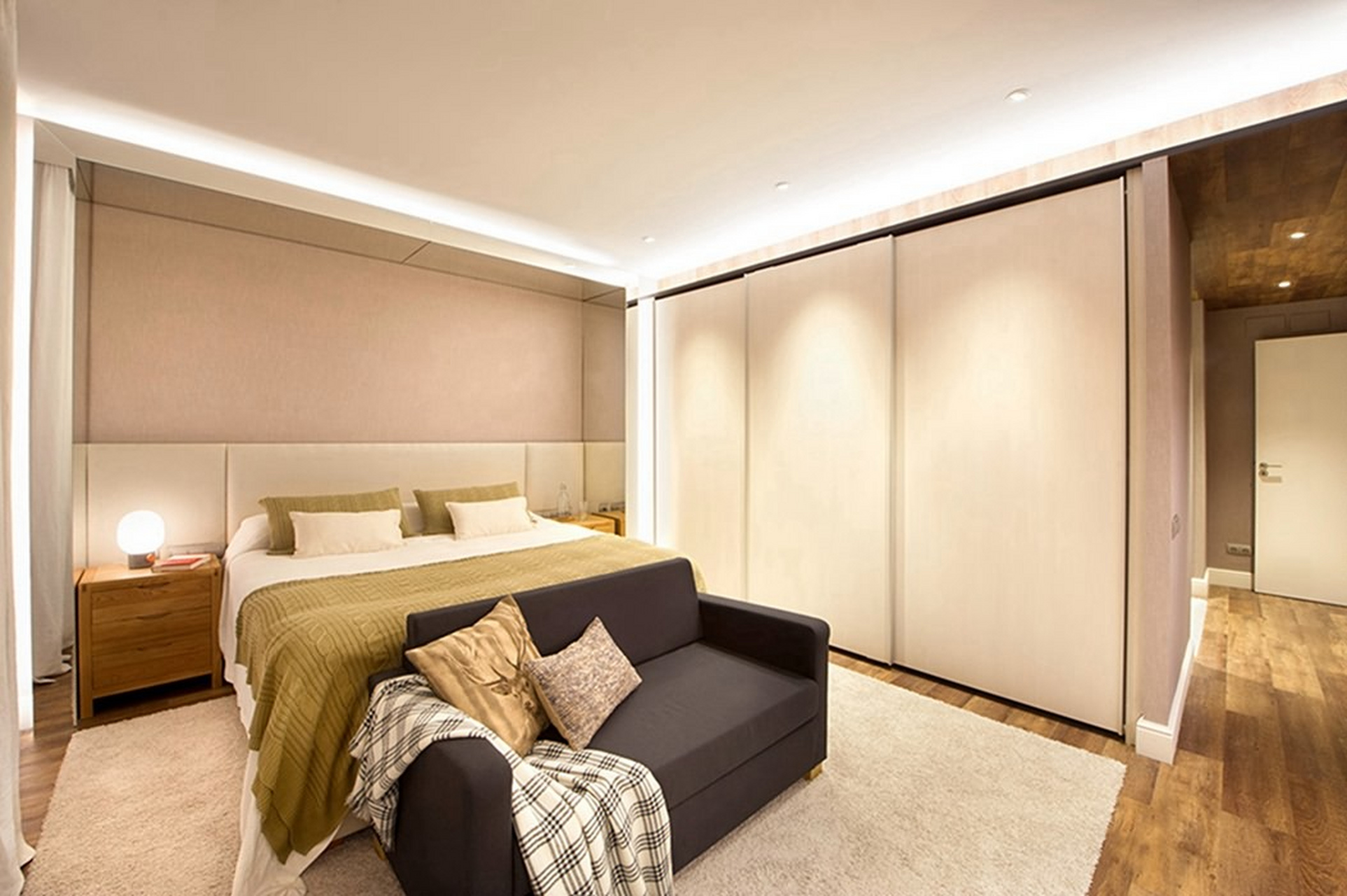 1,灯的色温选择3000k的黄光,不刺眼,易入睡; 2,不要安装主吊灯,仰望