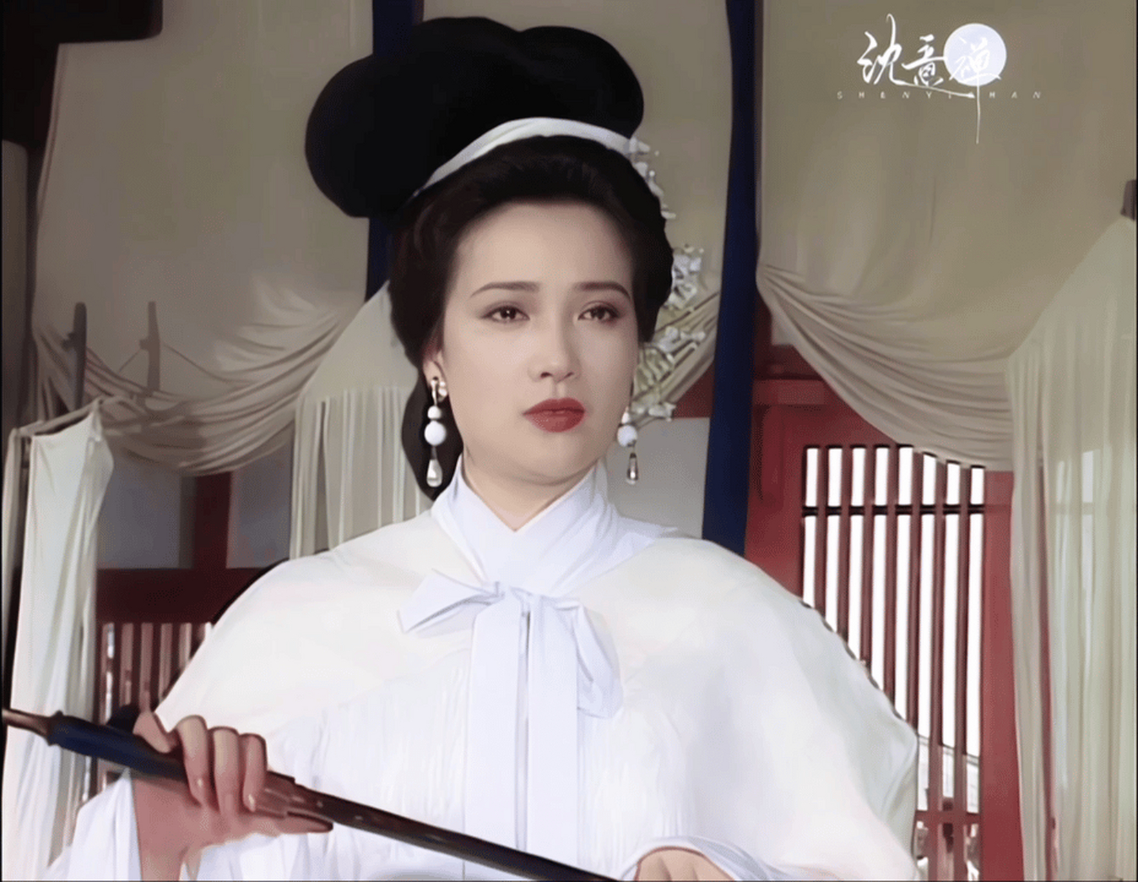 恐怕即使是历史上的小乔复生,容色也不会比何晴更美更动人了.