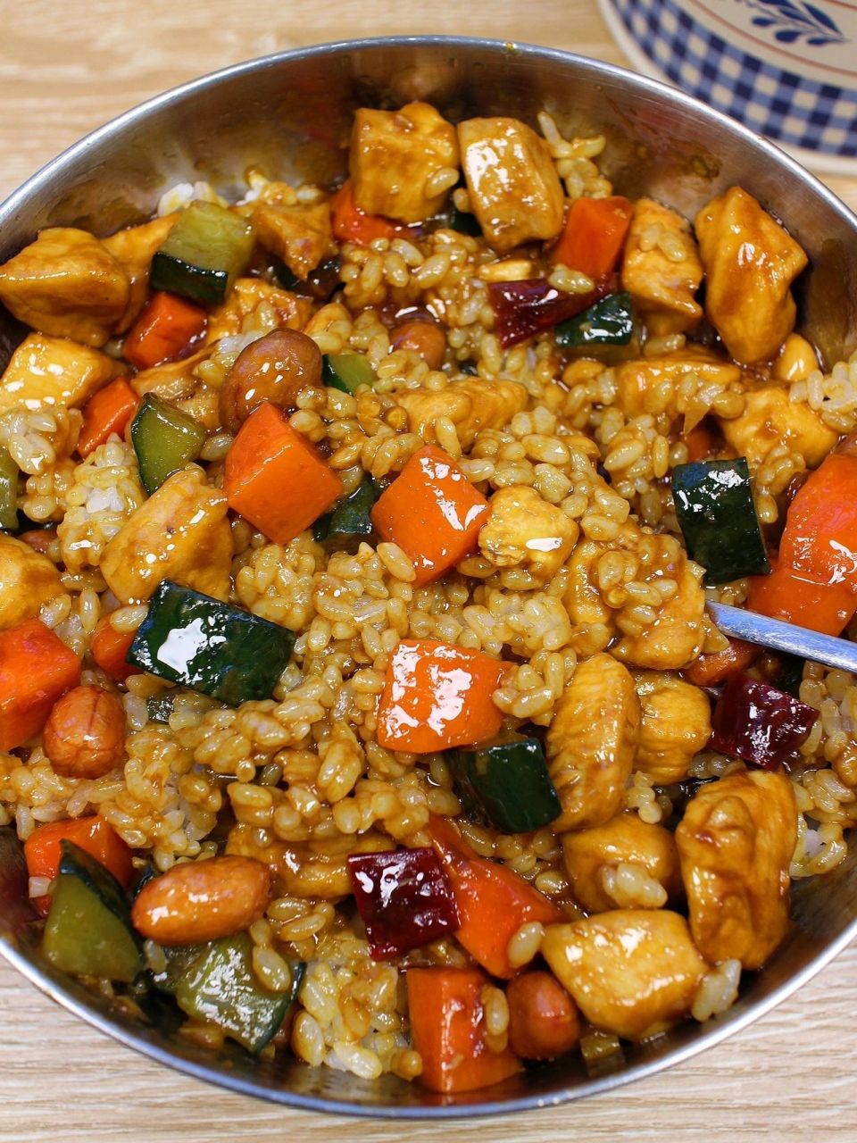 这也太费米饭了又吃撑了… 中午安排了宫保鸡丁饭!