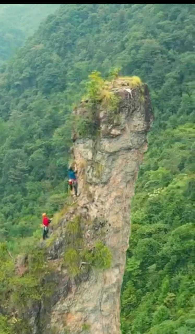 三男三女登三清山图片