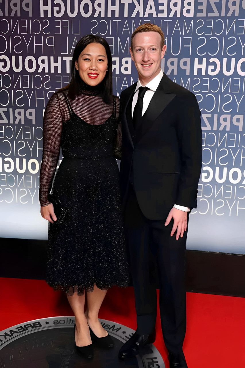 "脸书"创始人扎克伯格娶了一位华裔妻子,陈慧娴.