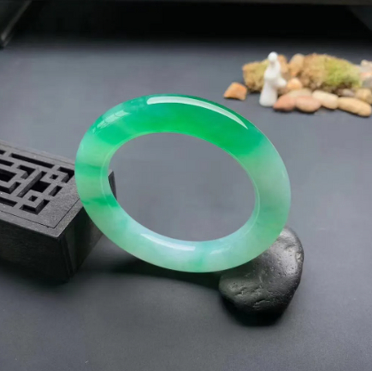 点击头像看直播# #翡翠珠宝#女人所喜欢的清纯,水汪汪的那一抹阳光