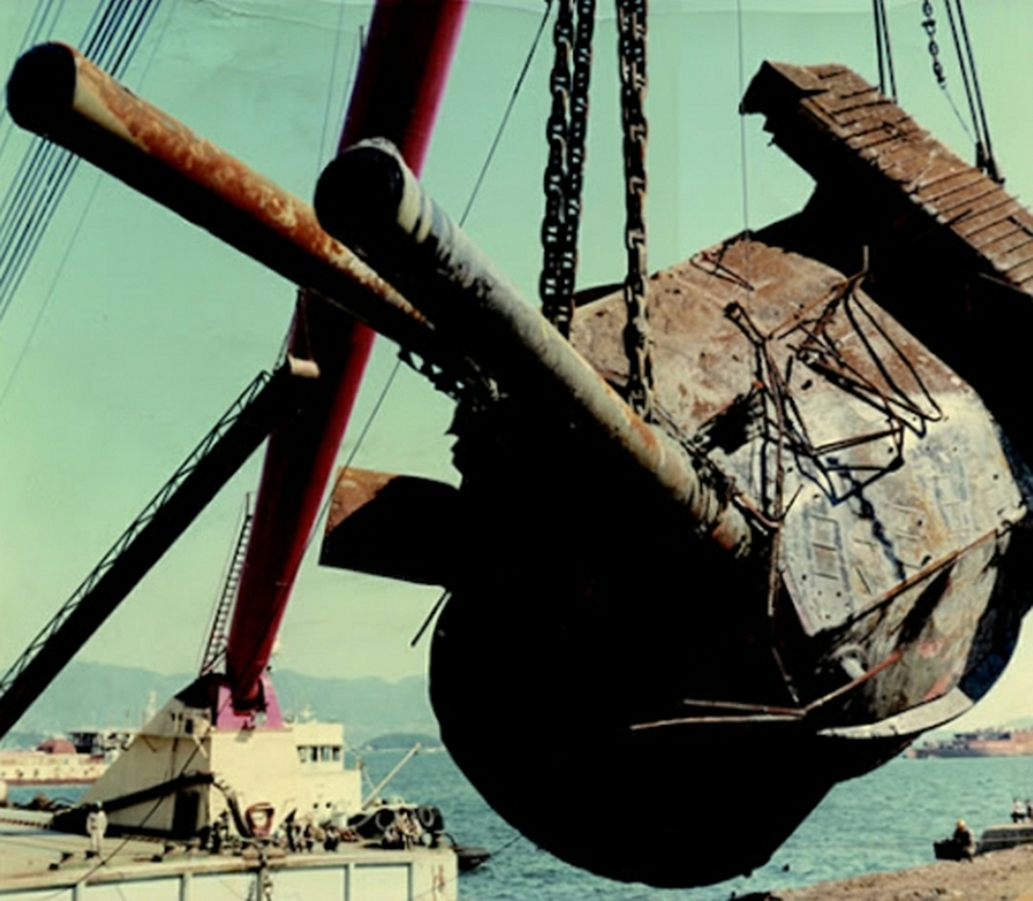 日本陆奥号战列舰410毫米主炮,炮塔残骸(1970年) 1943年6月8日,陆奥号