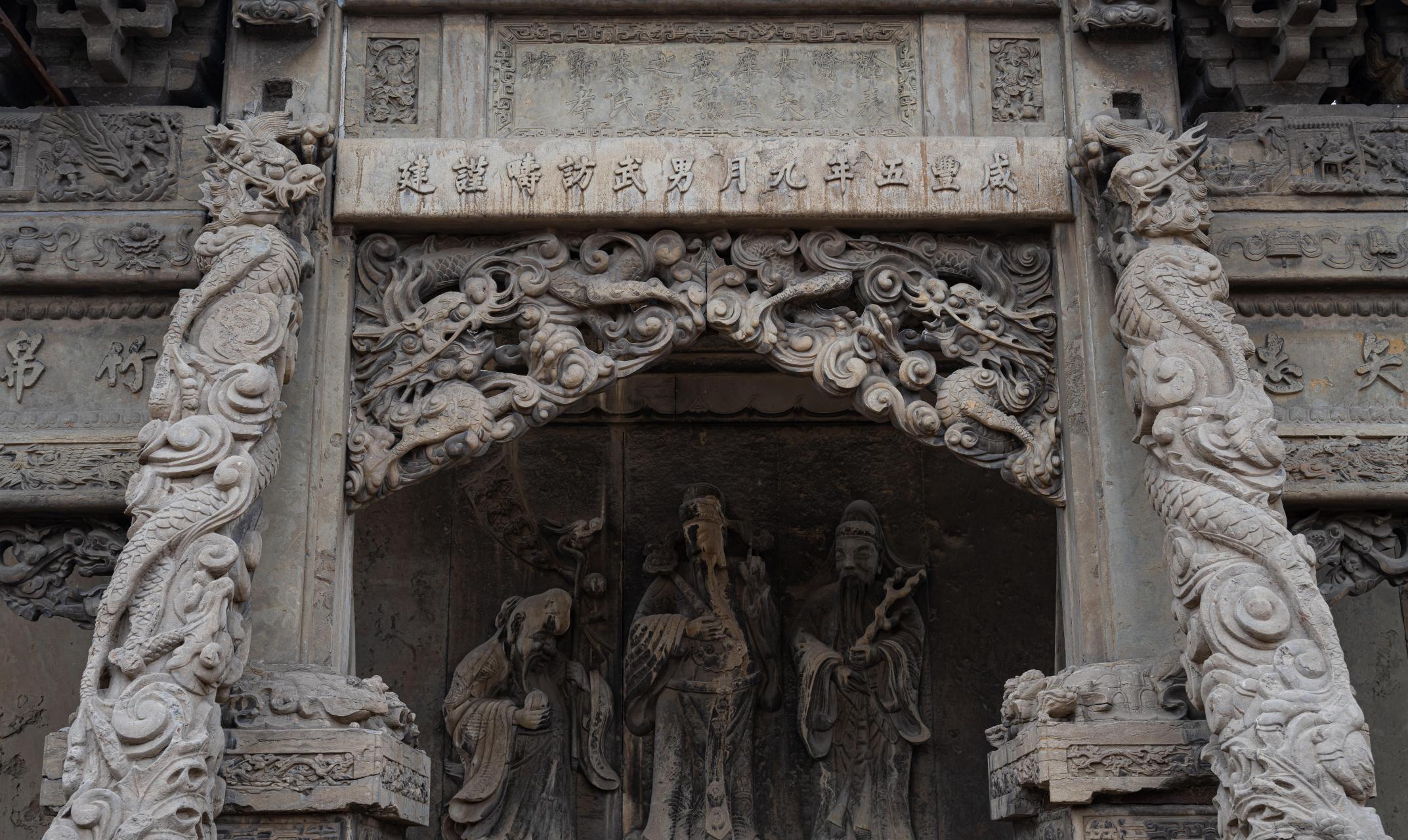 山西阳武朱氏牌楼,整个山西省所能见到最精美的石牌楼,各种浮雕的纹饰