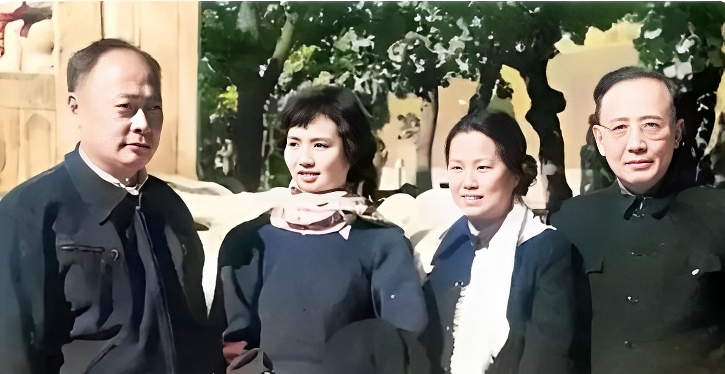 张茜相貌英俊,而于立群则端庄优雅.