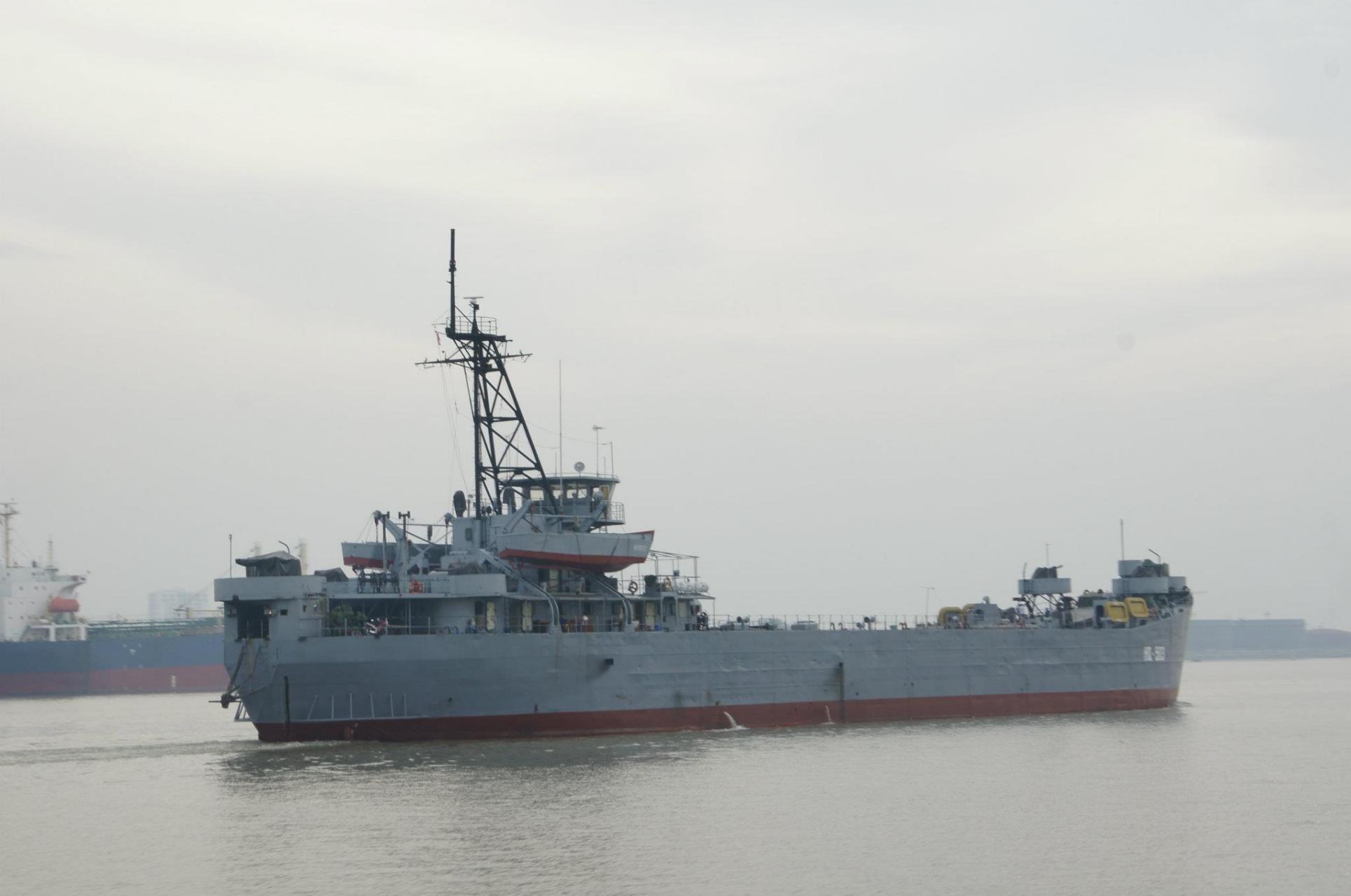 (coconino county)号坦克登陆舰)和hq-501(前lst-938马里科帕县(uss