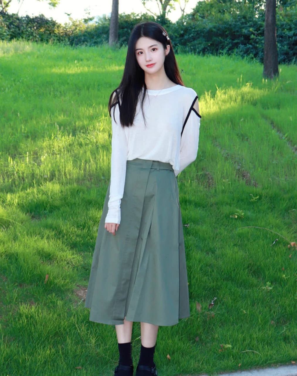 军绿色裙子   我们只是在谈论整个纸片人效应[笑r]   简单又漂亮,不